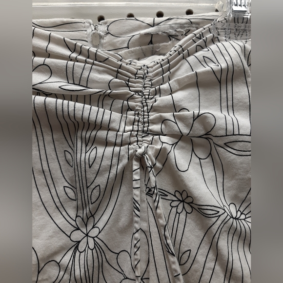 * Blk and White Skirt - Picture 2 of 3